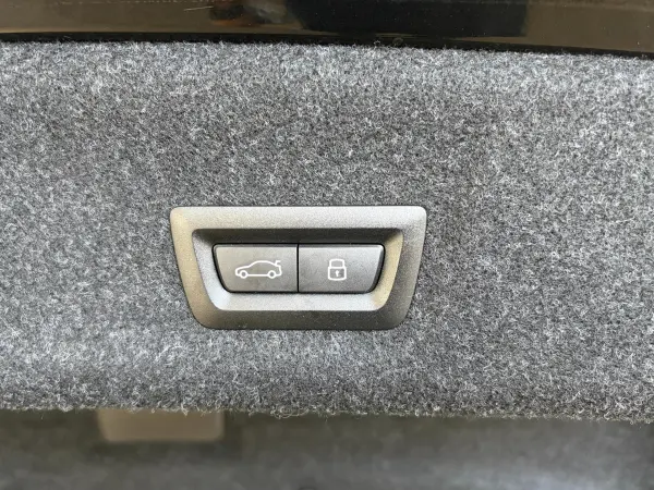 2023 Bmw 3 Series — photo 8 | Tuminion Kenya