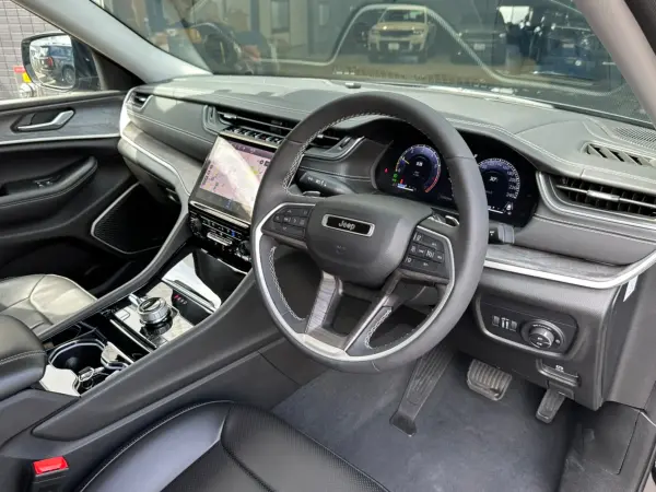 2023 Jeep Grand Cherokee — photo 3 | Tuminion Kenya