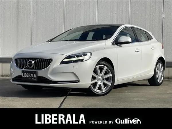 2020 Volvo V40 — photo 1