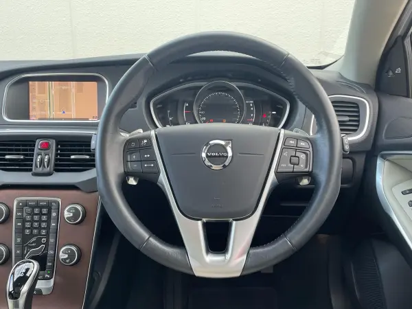 2020 Volvo V40 — photo 7 | Tuminion Kenya