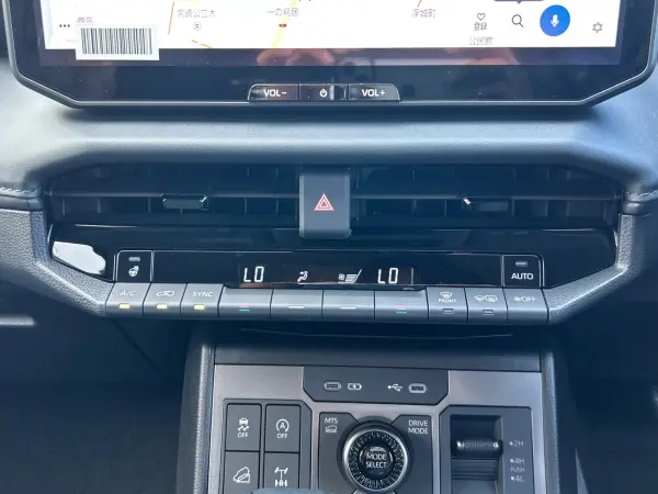 2026 Toyota Hilux — photo 3 | Tuminion Kenya