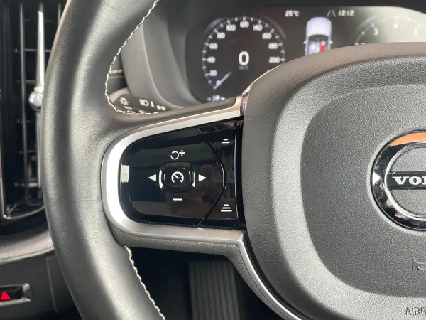 2021 Volvo Xc60 — photo 7 | Tuminion Kenya