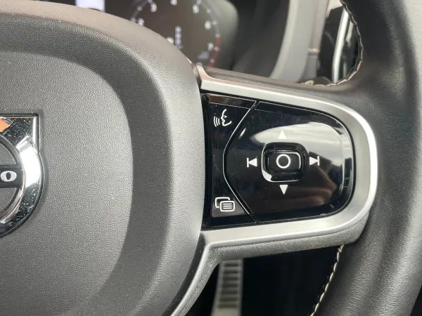 2021 Volvo Xc60 — photo 8 | Tuminion Kenya