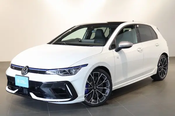 2025 Volkswagen Golf — photo 1