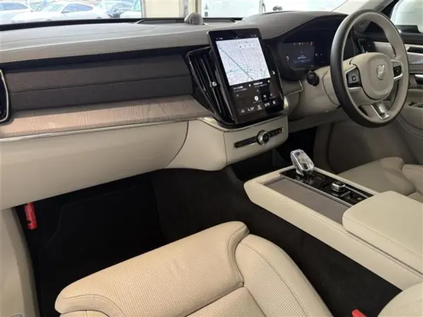 2025 Volvo Xc90 — photo 2 | Tuminion Kenya