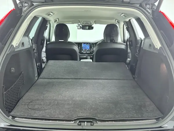 2022 Volvo Xc60 — photo 8 | Tuminion Kenya