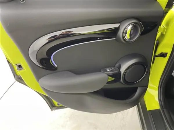 2022 Mini Cooper — photo 9 | Tuminion Kenya