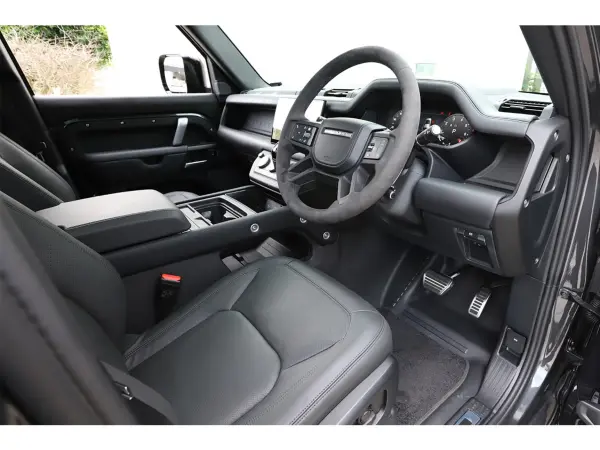 2024 Landrover Defender — photo 8 | Tuminion Kenya