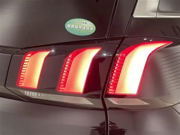 2020 Peugeot 5008 — photo 9 | Tuminion Kenya