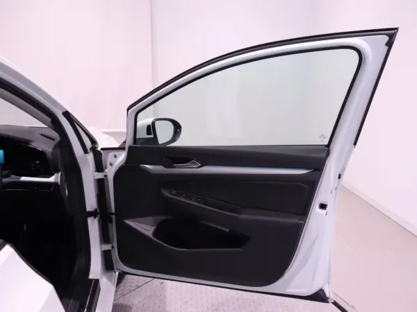 2023 Volkswagen Golf — photo 8 | Tuminion Kenya