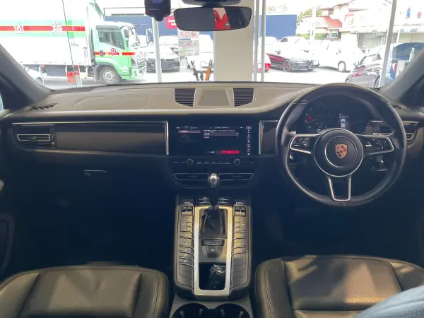 2020 Porsche Macan — photo 7 | Tuminion Kenya