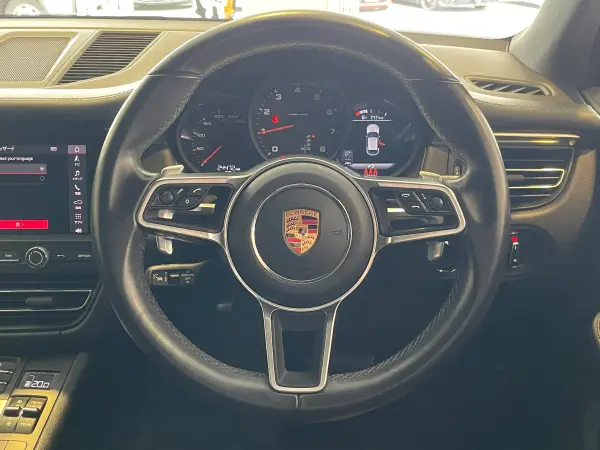 2020 Porsche Macan — photo 8 | Tuminion Kenya