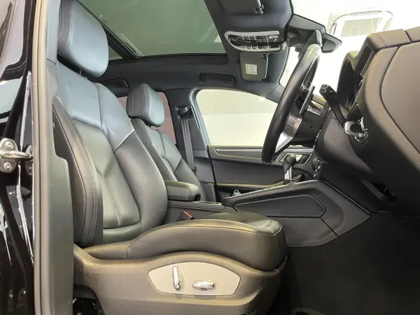 2020 Porsche Macan — photo 9 | Tuminion Kenya