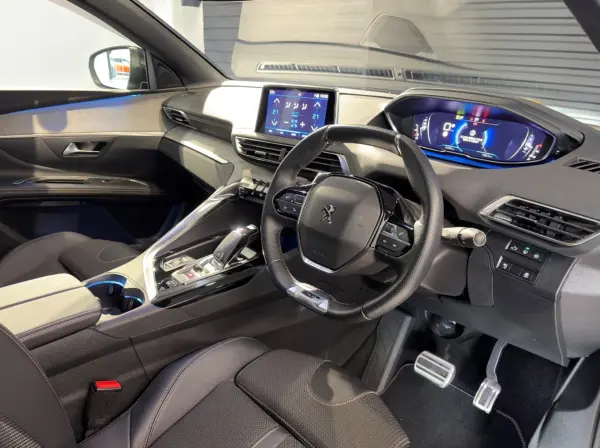 2022 Peugeot 5008 — photo 3 | Tuminion Kenya