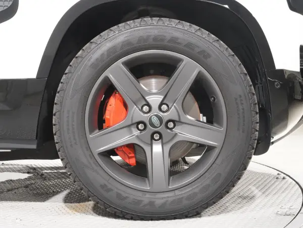 2023 Landrover Defender — photo 8 | Tuminion Kenya