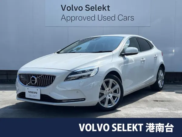2019 Volvo V40 — photo 1