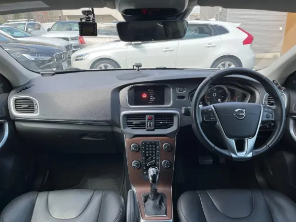 2019 Volvo V40 — photo 2 | Tuminion Kenya
