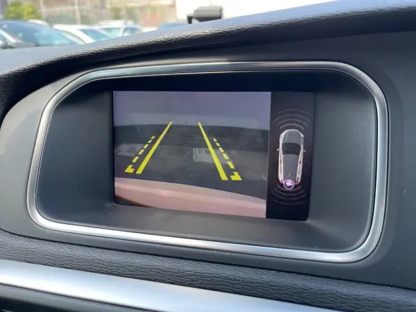 2019 Volvo V40 — photo 8 | Tuminion Kenya