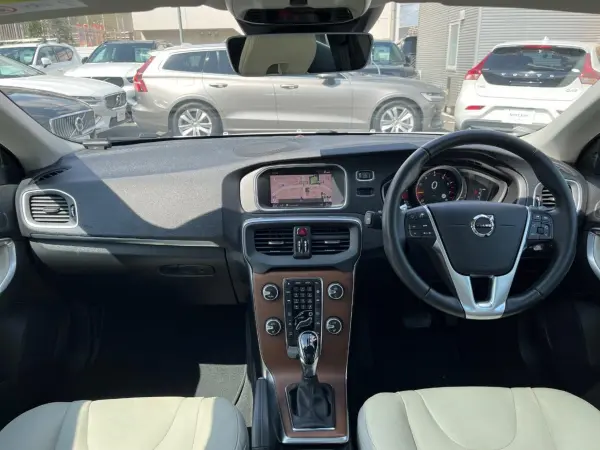 2020 Volvo V40 — photo 2 | Tuminion Kenya
