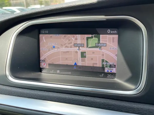 2020 Volvo V40 — photo 8 | Tuminion Kenya