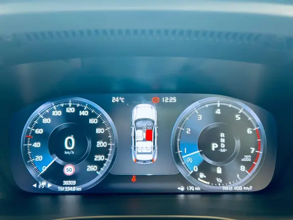 2020 Volvo Xc40 — photo 3 | Tuminion Kenya