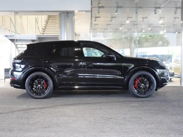 2023 Porsche Cayenne — photo 2 | Tuminion Kenya
