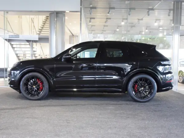 2023 Porsche Cayenne — photo 3 | Tuminion Kenya