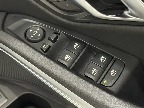 2024 Bmw 3 Series — photo 8 | Tuminion Kenya