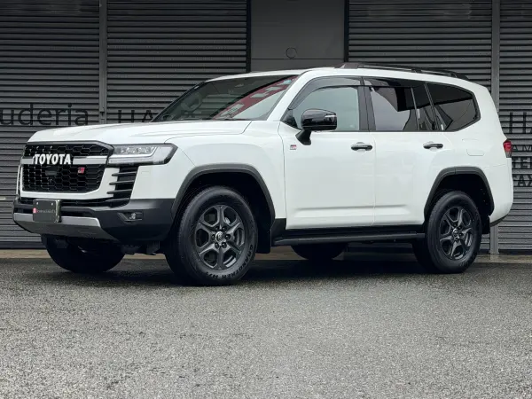 2025 Toyota Landrcuiser 300 — photo 3 | Tuminion Kenya
