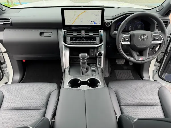 2025 Toyota Landrcuiser 300 — photo 7 | Tuminion Kenya