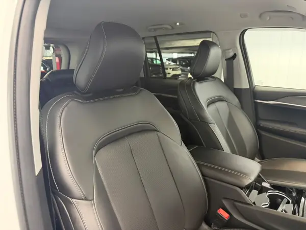 2024 Jeep Grand Cherokee — photo 7 | Tuminion Kenya