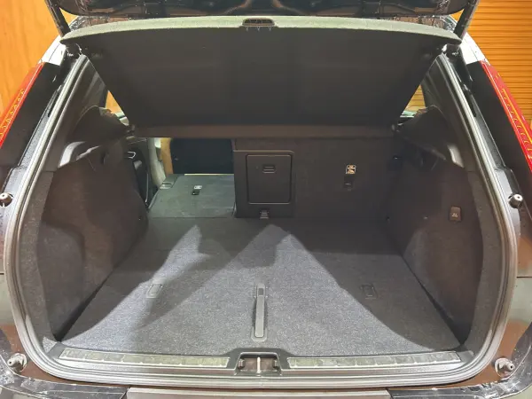 2021 Volvo Xc40 — photo 8 | Tuminion Kenya