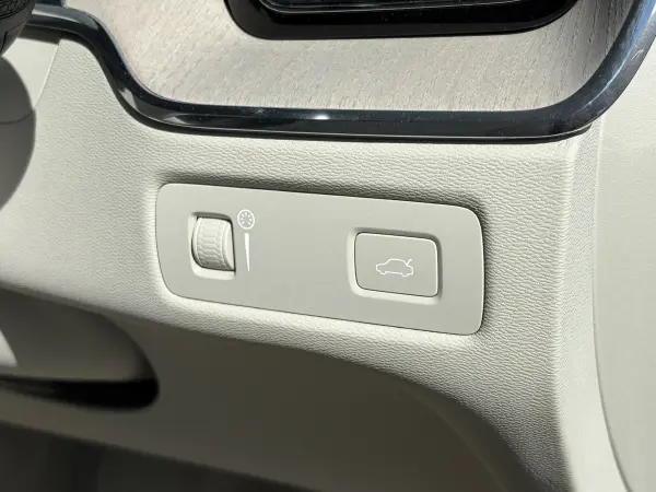 2019 Volvo Xc60 — photo 7 | Tuminion Kenya