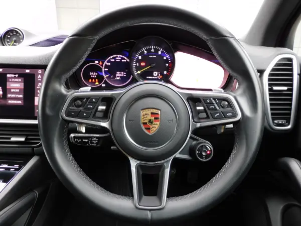 2021 Porsche Cayenne — photo 9 | Tuminion Kenya