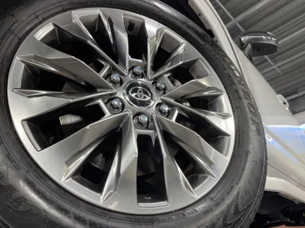 2023 Toyota Landrcuiser 300 — photo 8 | Tuminion Kenya