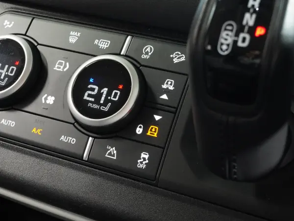 2022 Landrover Defender — photo 7 | Tuminion Kenya