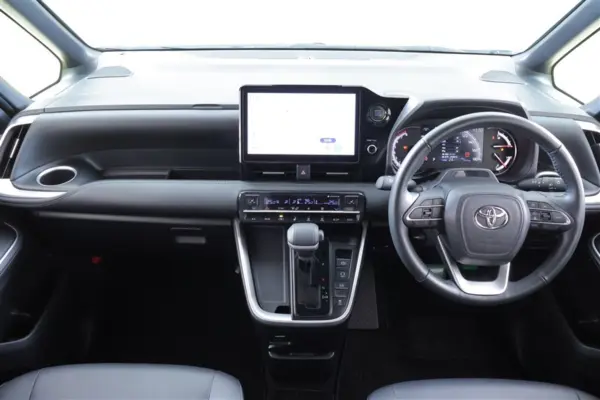 2025 Toyota Noah — photo 7 | Tuminion Kenya