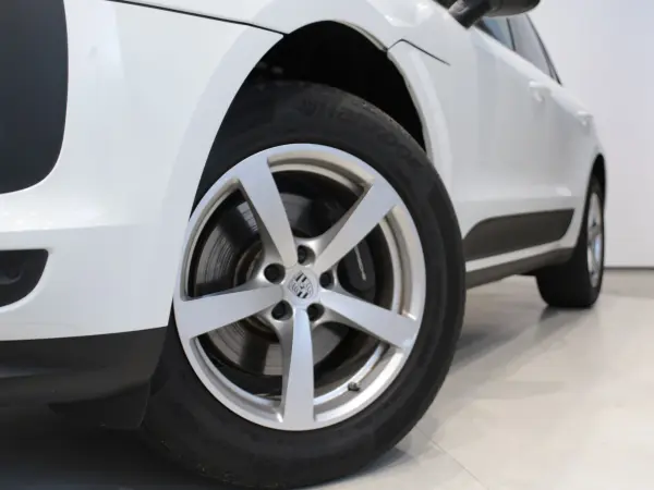 2021 Porsche Macan — photo 3 | Tuminion Kenya