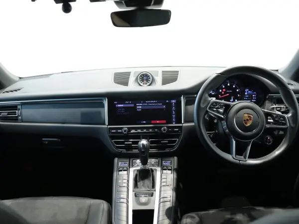 2021 Porsche Macan — photo 2 | Tuminion Kenya