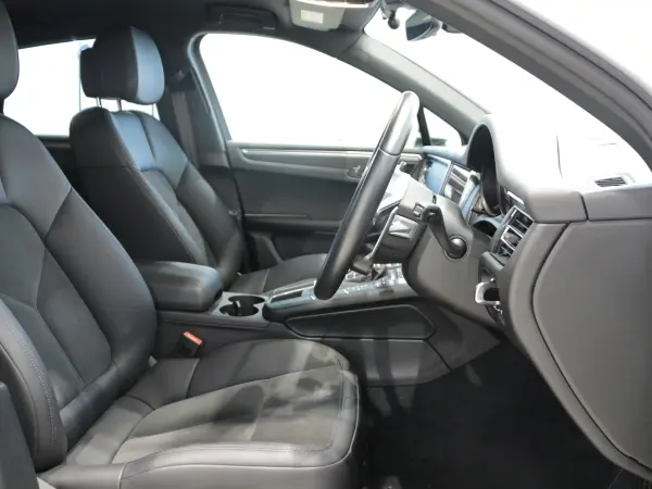 2021 Porsche Macan — photo 9 | Tuminion Kenya
