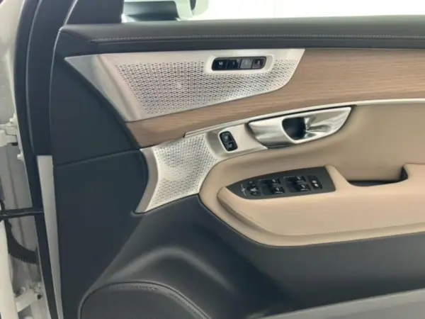 2026 Volvo Xc90 — photo 9 | Tuminion Kenya