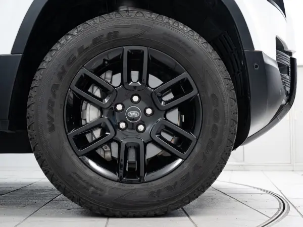 2023 Landrover Defender — photo 8 | Tuminion Kenya