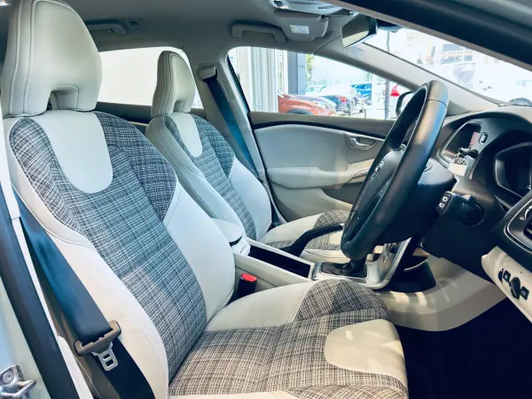 2019 Volvo V40 — photo 9 | Tuminion Kenya