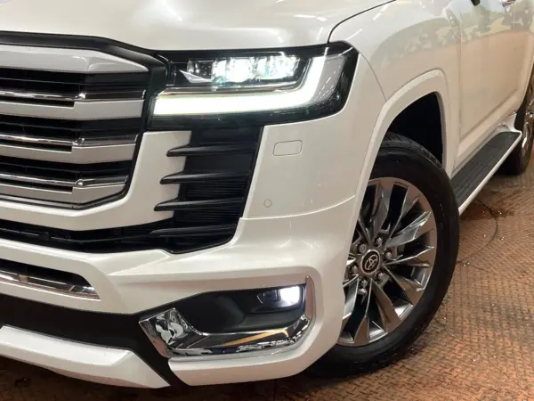 2024 Toyota Landrcuiser 300 — photo 8 | Tuminion Kenya