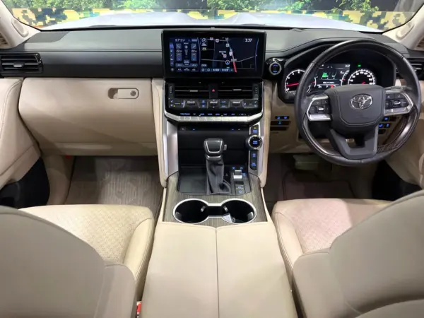 2024 Toyota Landrcuiser 300 — photo 2 | Tuminion Kenya