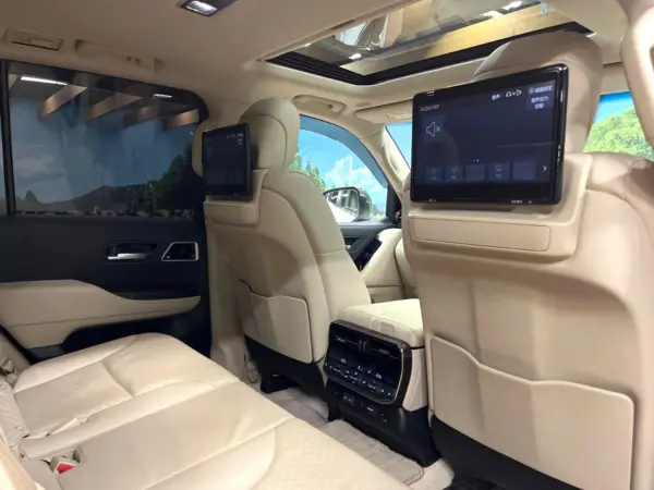 2024 Toyota Landrcuiser 300 — photo 7 | Tuminion Kenya