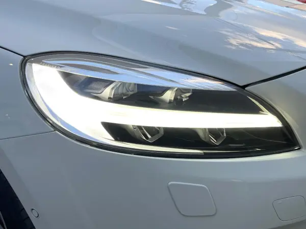 2018 Volvo V40 — photo 9 | Tuminion Kenya