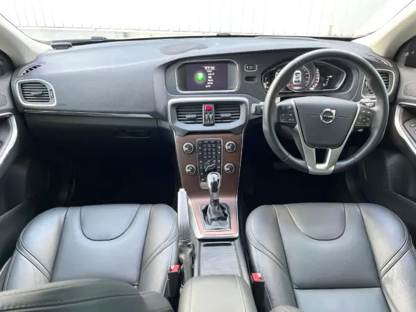 2018 Volvo V40 — photo 2 | Tuminion Kenya