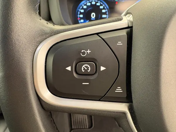 2020 Volvo Xc60 — photo 7 | Tuminion Kenya