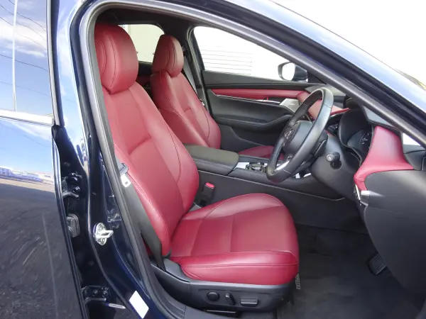 2025 Mazda 3 Fastback — photo 8 | Tuminion Kenya